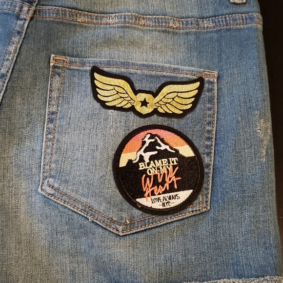 NWT! EXPRESS DISTRESSED DENIM SHORTS 6 - Picture 4 of 7